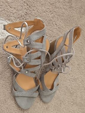 Women's Strappy Lace-Up Block Heel Sandals - Light Gray - VERY SEXY